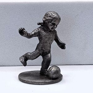 Vintage 1979 Spoontiques Pewter K 40 Womens Soccer / Football Player Figurine